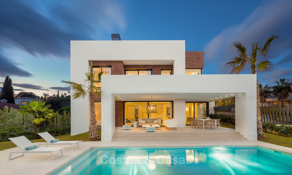 Stijlvolle eigentijdse designer villa's te koop aan de New Golden Mile, Marbella - Estepona 6628