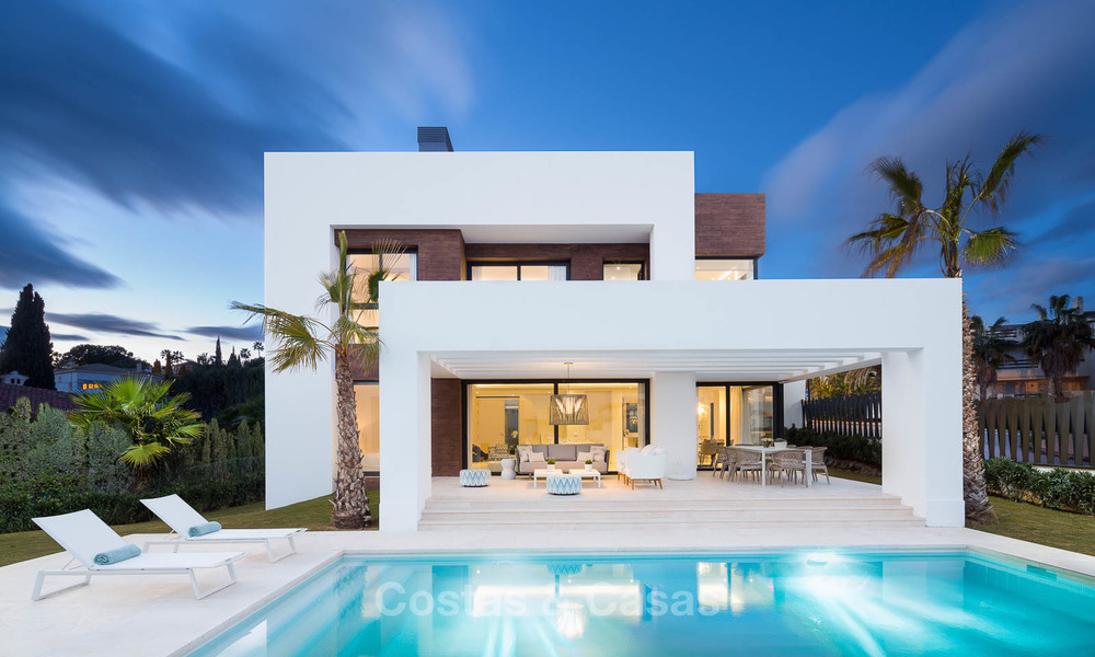 Stijlvolle eigentijdse designer villa's te koop aan de New Golden Mile, Marbella - Estepona 6630