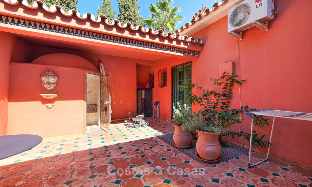 Ruime villa met veel potentieel te koop, op wandelafstand van het strand en Puerto Banus - Golden Mile, Marbella 6687