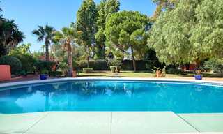 Ruime villa met veel potentieel te koop, op wandelafstand van het strand en Puerto Banus - Golden Mile, Marbella 6700 