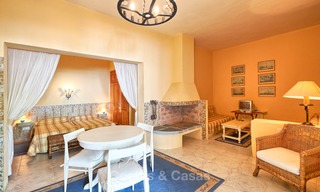 Ruime villa met veel potentieel te koop, op wandelafstand van het strand en Puerto Banus - Golden Mile, Marbella 6722 