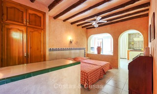 Ruime villa met veel potentieel te koop, op wandelafstand van het strand en Puerto Banus - Golden Mile, Marbella 6726 