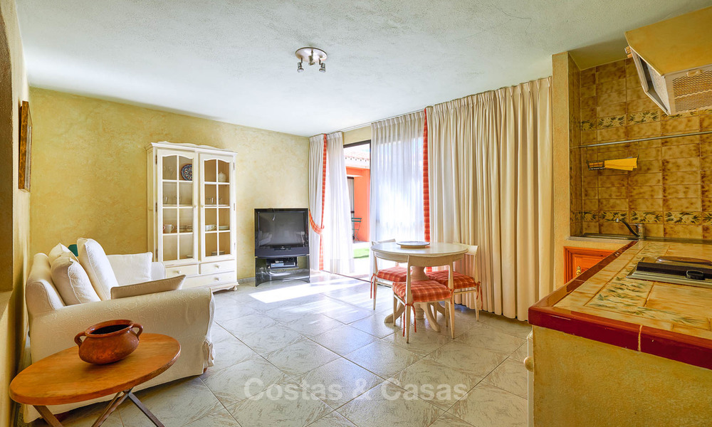 Ruime villa met veel potentieel te koop, op wandelafstand van het strand en Puerto Banus - Golden Mile, Marbella 6727