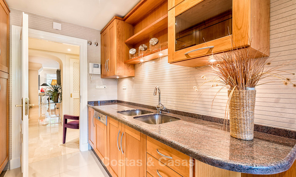 Goed gelegen, stijlvol luxe appartement in een prachtige urbanisatie - Nueva Andalucia, Marbella 6779