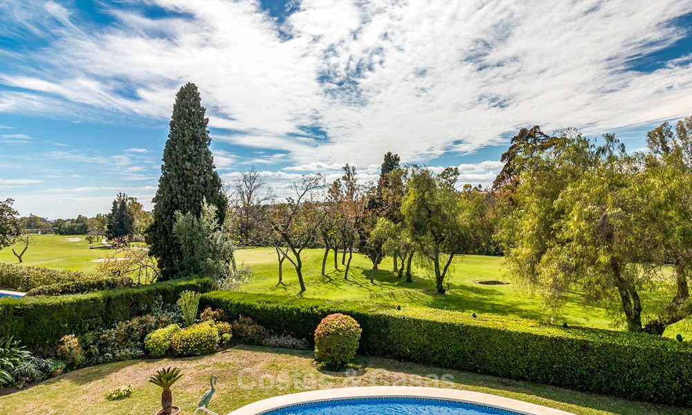 Eerste lijn golf villa in Andalusische stijl te koop - Marbella 6808