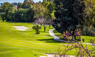 Eerste lijn golf villa in Andalusische stijl te koop - Marbella 6811 
