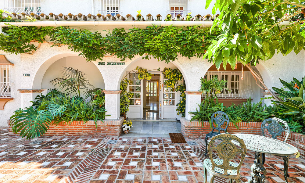 Eerste lijn golf villa in Andalusische stijl te koop - Marbella 6822