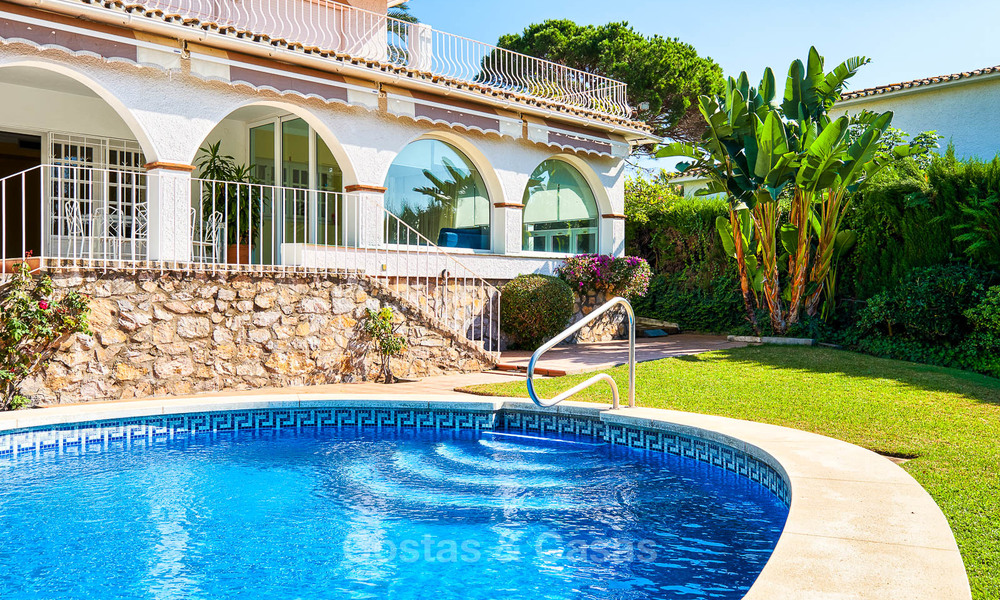 Eerste lijn golf villa in Andalusische stijl te koop - Marbella 6831