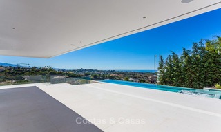 Majestueuze moderne villa met panoramisch zeezicht te koop, front-line golf, Benahavis - Marbella 6839 