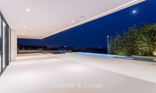 Majestueuze moderne villa met panoramisch zeezicht te koop, front-line golf, Benahavis - Marbella 6876 