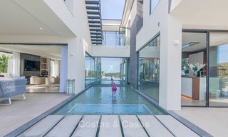Weelderige nieuwbouw designer villa te koop in een exclusieve urbanisatie, Benahavis - Marbella 6904 