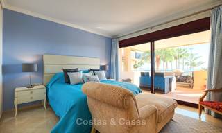 Knap luxe strand appartement met fantastisch zeezicht te koop - New Golden Mile, Marbella - Estepona 7038 