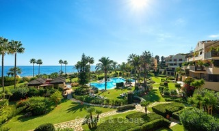 Knap luxe strand appartement met fantastisch zeezicht te koop - New Golden Mile, Marbella - Estepona 7049 