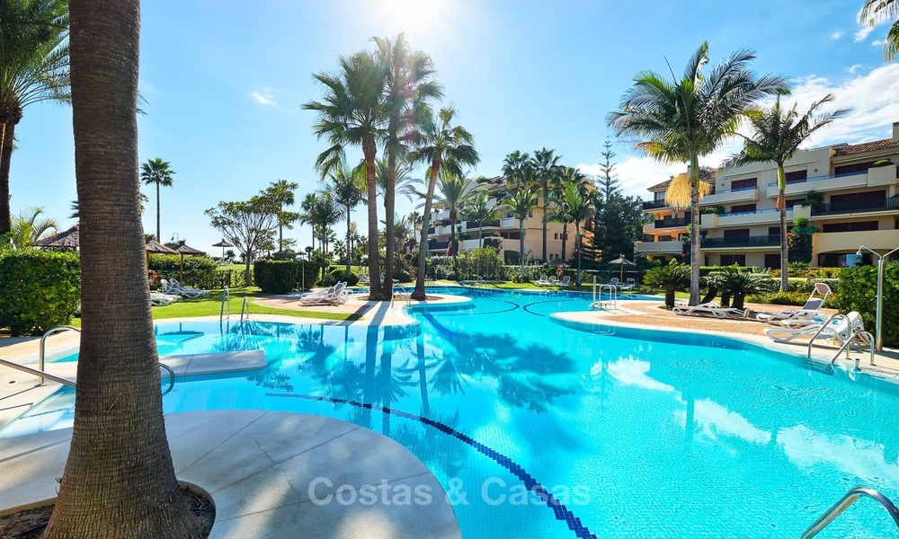 Knap luxe strand appartement met fantastisch zeezicht te koop - New Golden Mile, Marbella - Estepona 7053