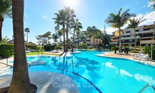 Knap luxe strand appartement met fantastisch zeezicht te koop - New Golden Mile, Marbella - Estepona 7053 