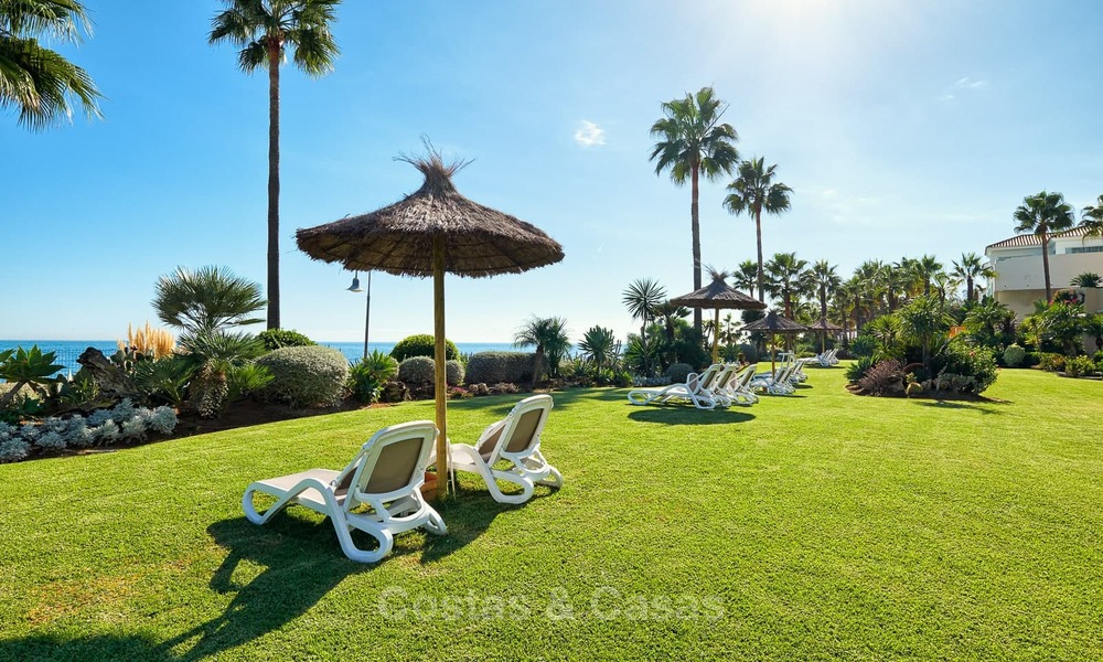 Knap luxe strand appartement met fantastisch zeezicht te koop - New Golden Mile, Marbella - Estepona 7055