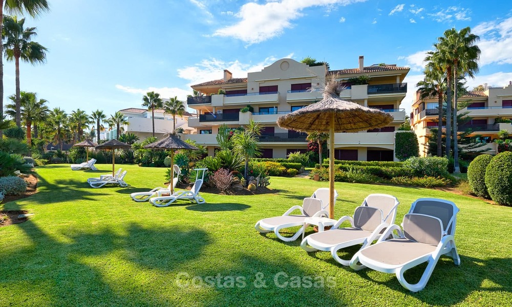 Knap luxe strand appartement met fantastisch zeezicht te koop - New Golden Mile, Marbella - Estepona 7056