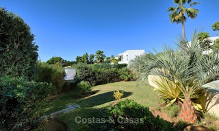 Charmante en ruime villa in klassieke stijl met uitzicht op zee te koop, in omheind complex, Benahavis - Marbella 7119 