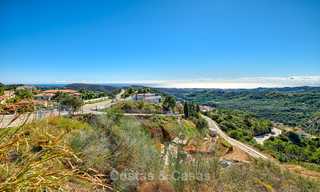 Te koop: groot bouwperceel met panoramisch zee- en bergzicht op een luxe landgoed in Benahavis, Marbella 7199 