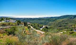 Te koop: groot bouwperceel met panoramisch zee- en bergzicht op een luxe landgoed in Benahavis, Marbella 7201 