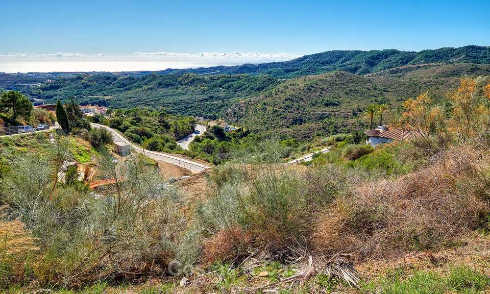 Te koop: groot bouwperceel met panoramisch zee- en bergzicht op een luxe landgoed in Benahavis, Marbella 7203