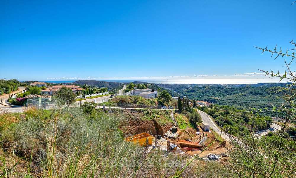 Te koop: groot bouwperceel met panoramisch zee- en bergzicht op een luxe landgoed in Benahavis, Marbella 7204