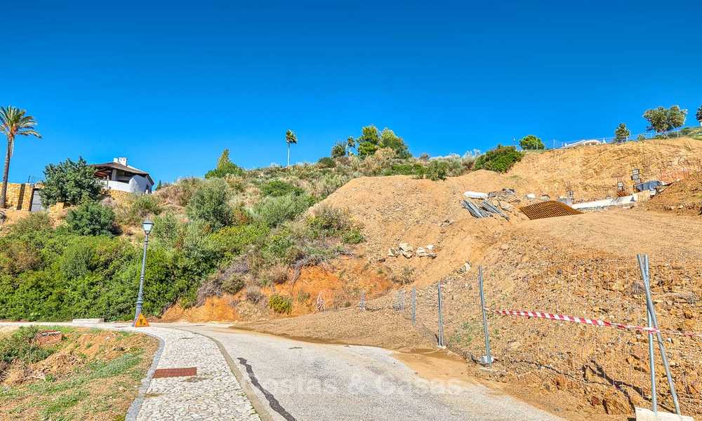 Te koop: groot bouwperceel met panoramisch zee- en bergzicht op een luxe landgoed in Benahavis, Marbella 7207