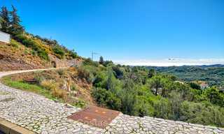 Te koop: groot bouwperceel met panoramisch zee- en bergzicht op een luxe landgoed in Benahavis, Marbella 7208 