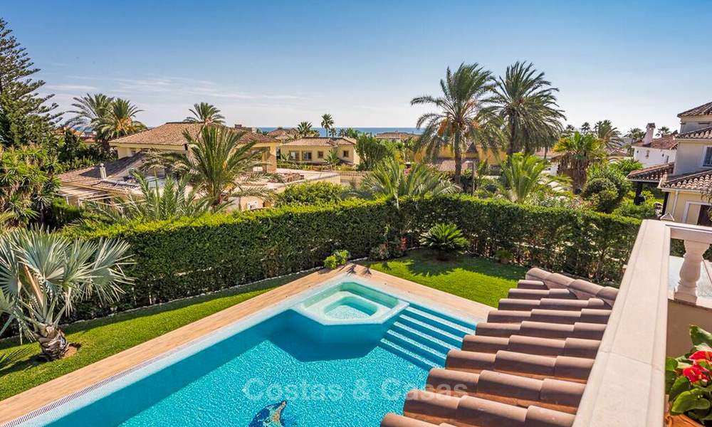 Oogstrelende luxueuze villa in Mediterrane stijl te koop, loopafstand strand, Oost Marbella 7422