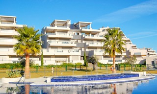 Zeer ruim, licht en modern appartement te koop met 4 slaapkamers en open golf- en zeezicht in Marbella - Benahavis 7500 