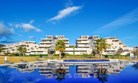 Zeer ruim, licht en modern appartement te koop met 4 slaapkamers en open golf- en zeezicht in Marbella - Benahavis 7498