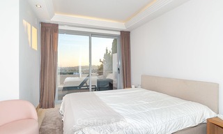 Zeer ruim, licht en modern appartement te koop met 4 slaapkamers en open golf- en zeezicht in Marbella - Benahavis 7691 