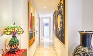 Ruim luxe appartement op de begane grond met uitzicht op zee te koop in Elviria, Oost Marbella 7527 