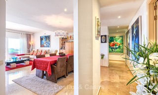 Ruim luxe appartement op de begane grond met uitzicht op zee te koop in Elviria, Oost Marbella 7528 