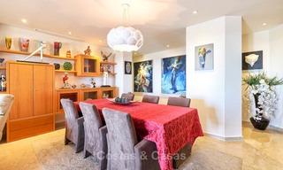Ruim luxe appartement op de begane grond met uitzicht op zee te koop in Elviria, Oost Marbella 7529 