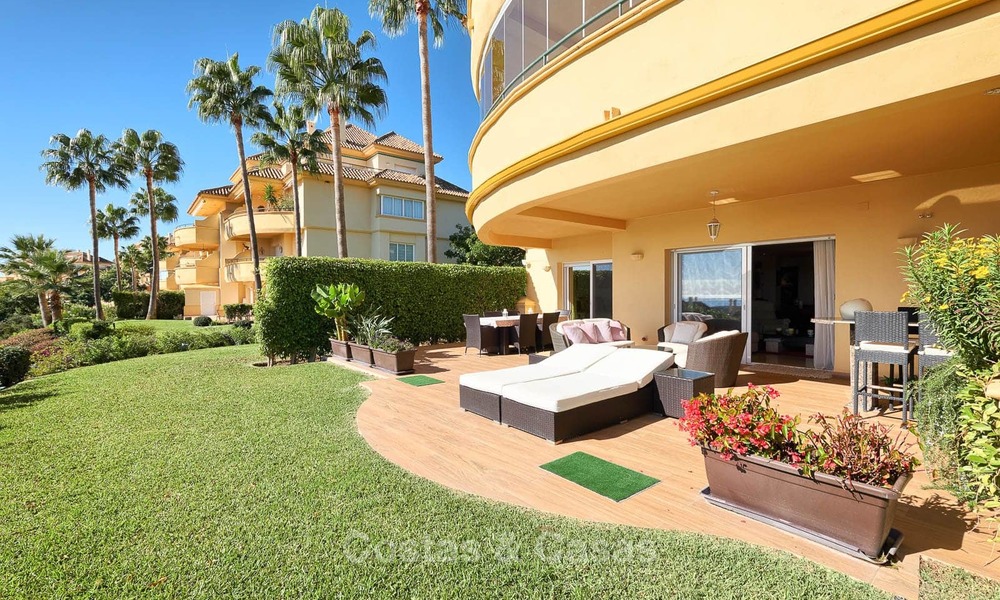 Ruim luxe appartement op de begane grond met uitzicht op zee te koop in Elviria, Oost Marbella 7547