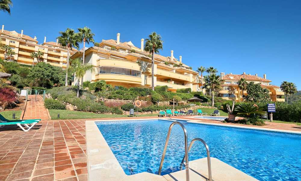 Ruim luxe appartement op de begane grond met uitzicht op zee te koop in Elviria, Oost Marbella 7552