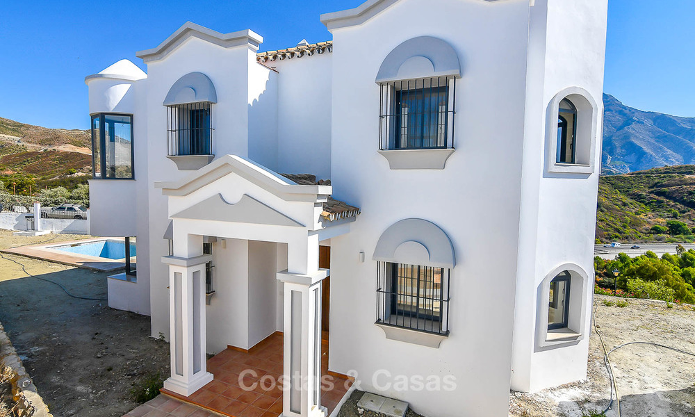Koopje! Gerenoveerde villa in Andalusische stijl te koop, met prachtig uitzicht op de bergen, Nueva Andalucia, Marbella 7588