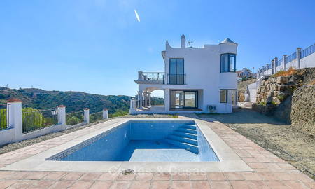Koopje! Gerenoveerde villa in Andalusische stijl te koop, met prachtig uitzicht op de bergen, Nueva Andalucia, Marbella 7594