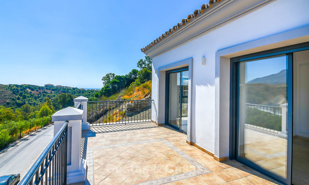 Koopje! Gerenoveerde villa in Andalusische stijl te koop, met prachtig uitzicht op de bergen, Nueva Andalucia, Marbella 7598