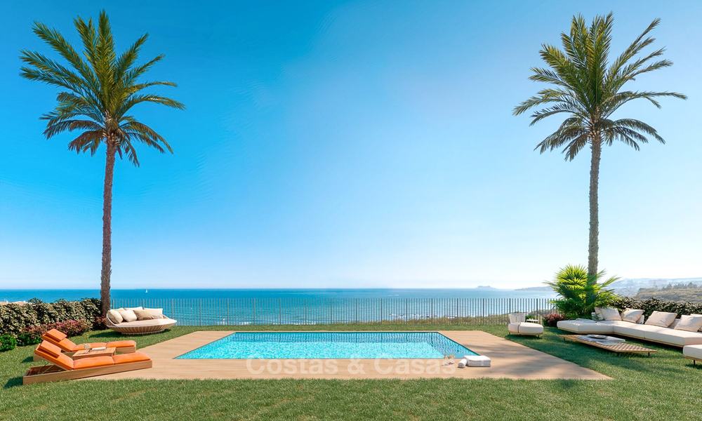 Prachtige nieuwe eigentijdse schakelvilla´s met uitzicht op zee te koop, in een prestigieus resort - Mijas Costa, Costa del Sol 7624