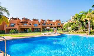 Recentelijk gerenoveerde schakelvilla in Andalusische stijl te koop, vlakbij golfbaan, Benahavis, Marbella 7669 