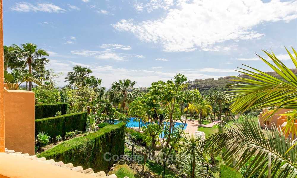 Recentelijk gerenoveerde schakelvilla in Andalusische stijl te koop, vlakbij golfbaan, Benahavis, Marbella 7670