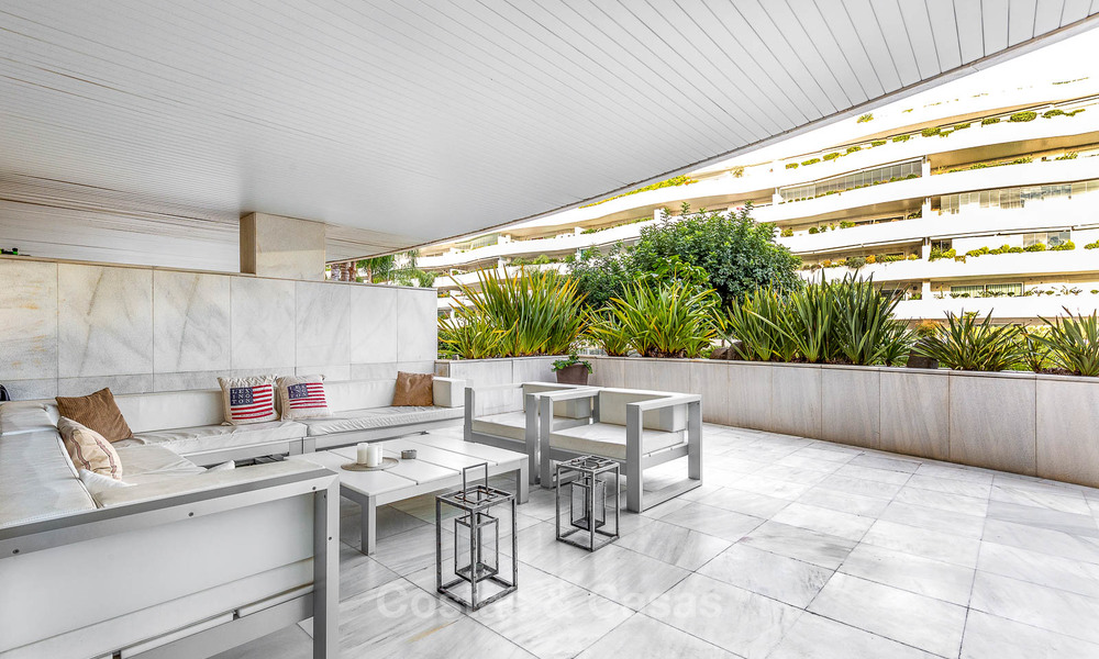 Luxe appartement in een prestigieus complex te koop, strandzijde Puerto Banus, Marbella 7757