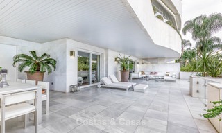 Luxe appartement in een prestigieus complex te koop, strandzijde Puerto Banus, Marbella 7759 