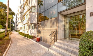Luxe appartement in een prestigieus complex te koop, strandzijde Puerto Banus, Marbella 7760 