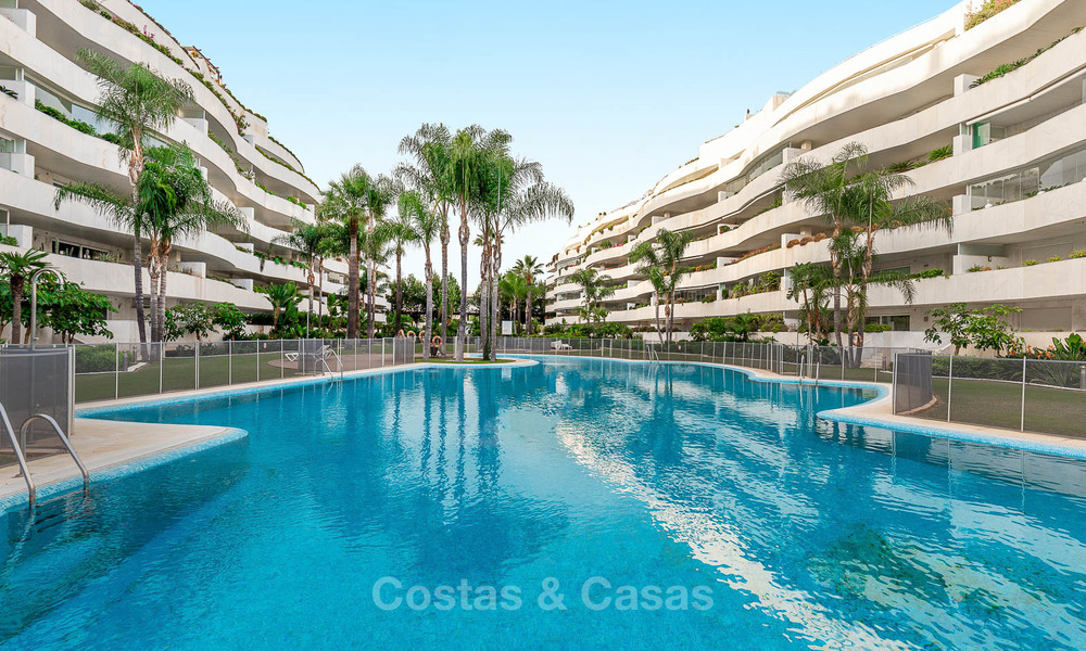 Luxe appartement in een prestigieus complex te koop, strandzijde Puerto Banus, Marbella 7768