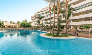 Luxe appartement in een prestigieus complex te koop, strandzijde Puerto Banus, Marbella 7769 
