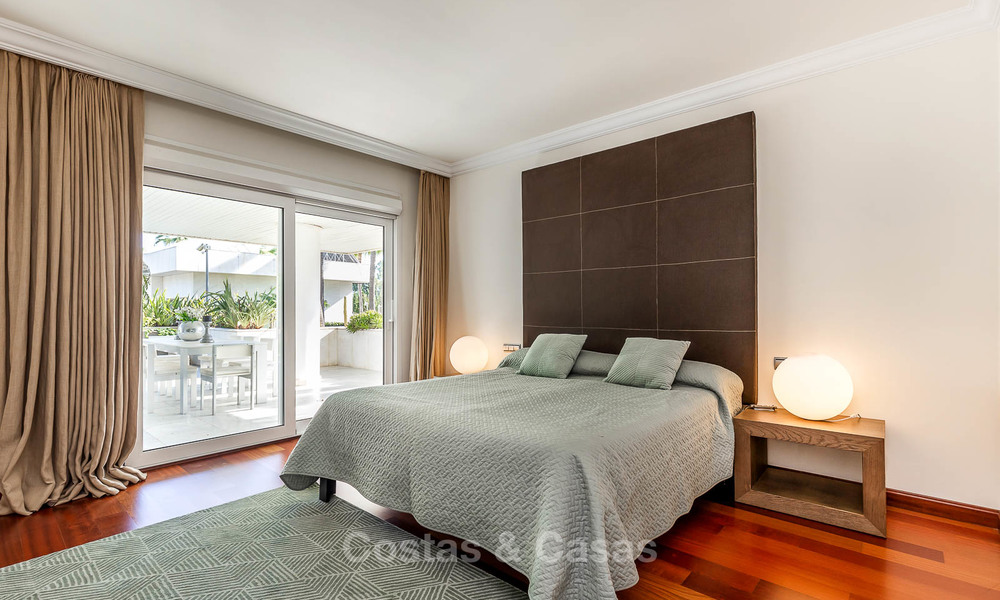 Luxe appartement in een prestigieus complex te koop, strandzijde Puerto Banus, Marbella 7775