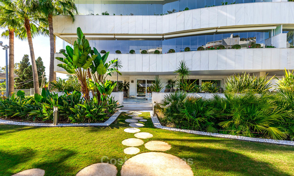 Luxe appartement in een prestigieus complex te koop, strandzijde Puerto Banus, Marbella 7782